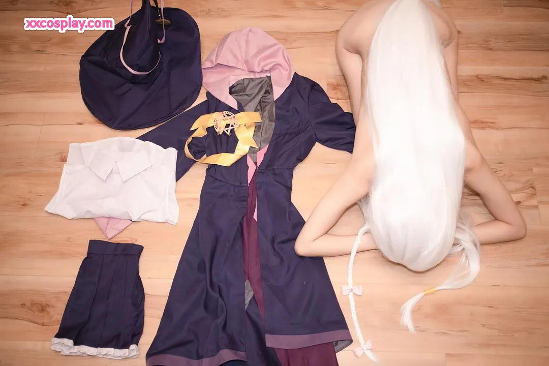 Shojo Eiga: Wandering Witch Elaina Cosplay